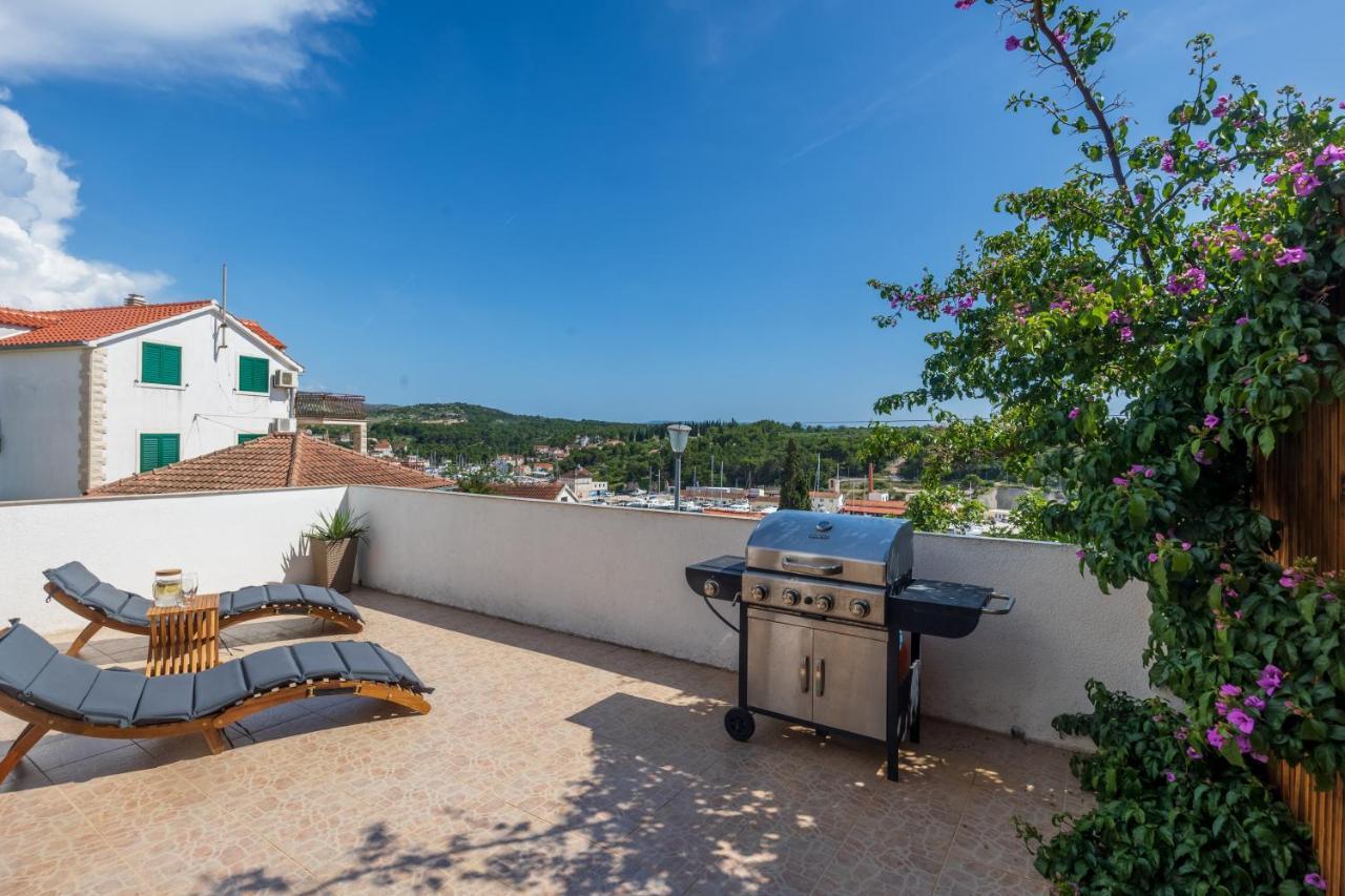 Villa Oasis With Private Pool 밀나 외부 사진