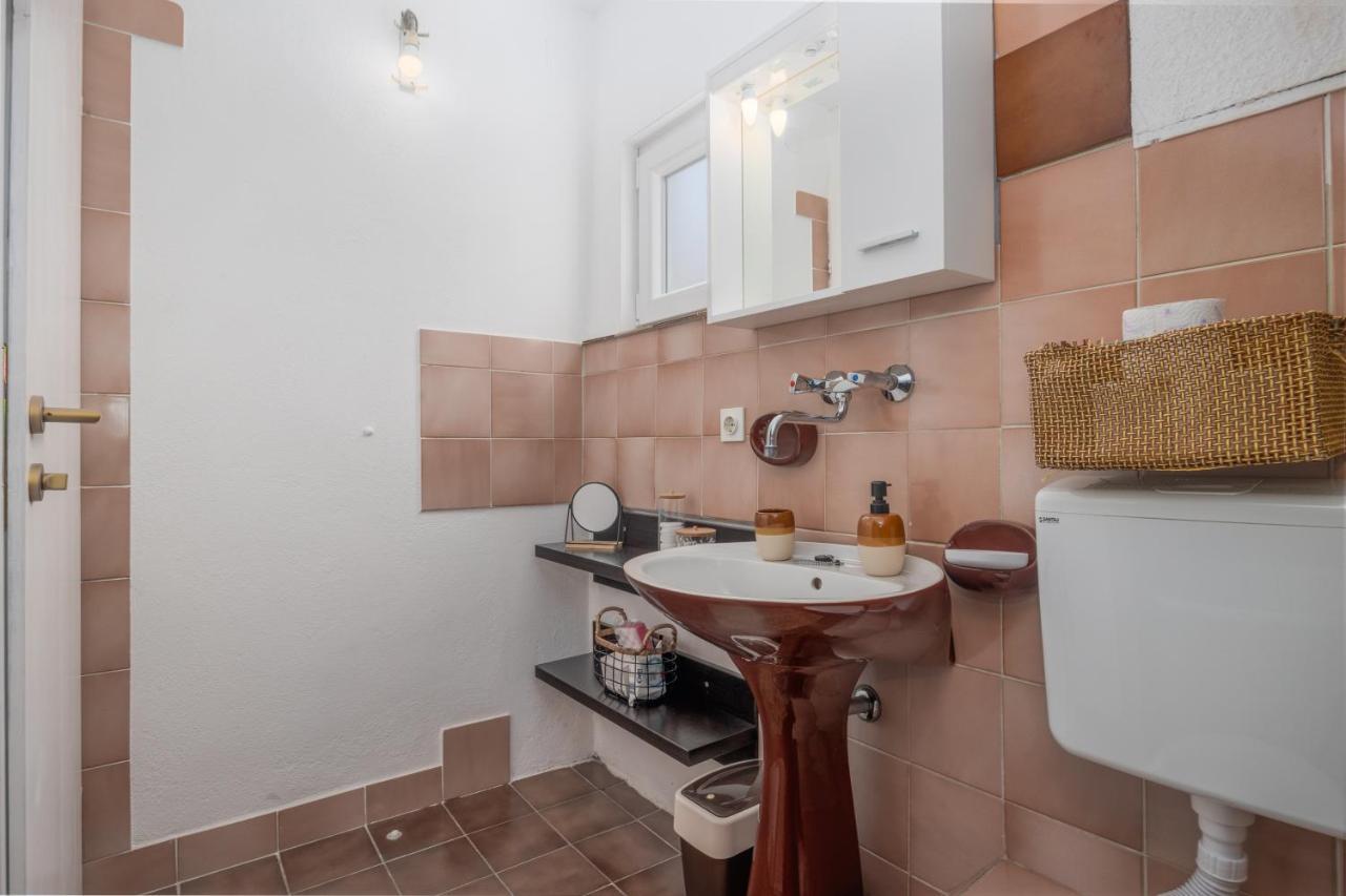 Villa Oasis With Private Pool 밀나 외부 사진
