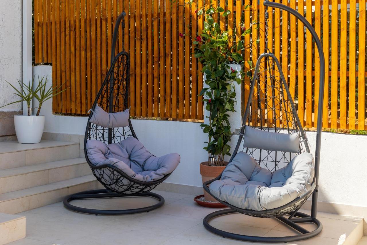 Villa Oasis With Private Pool 밀나 외부 사진