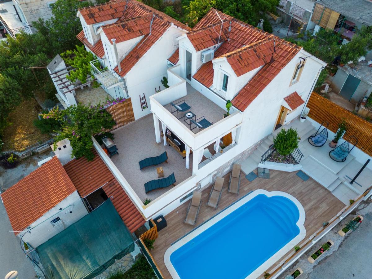 Villa Oasis With Private Pool 밀나 외부 사진