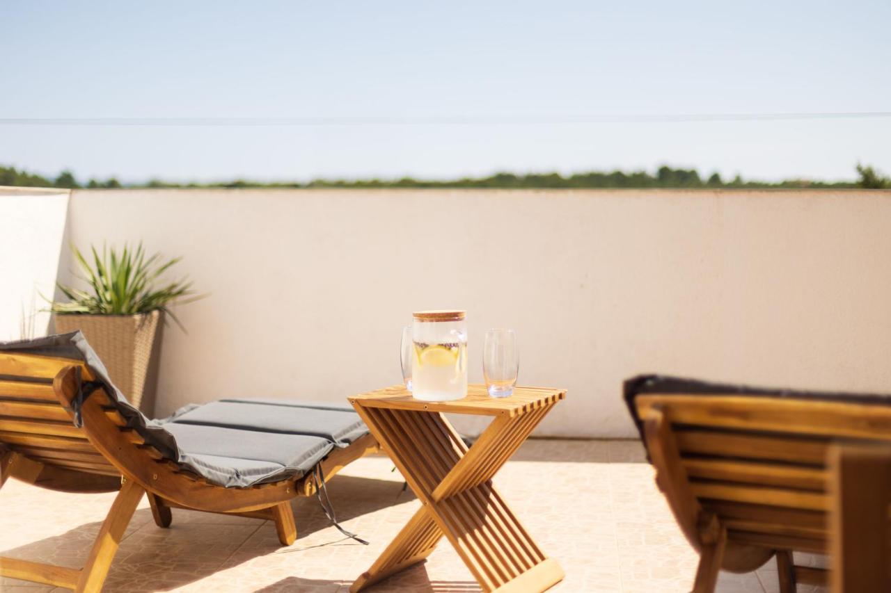 Villa Oasis With Private Pool 밀나 외부 사진