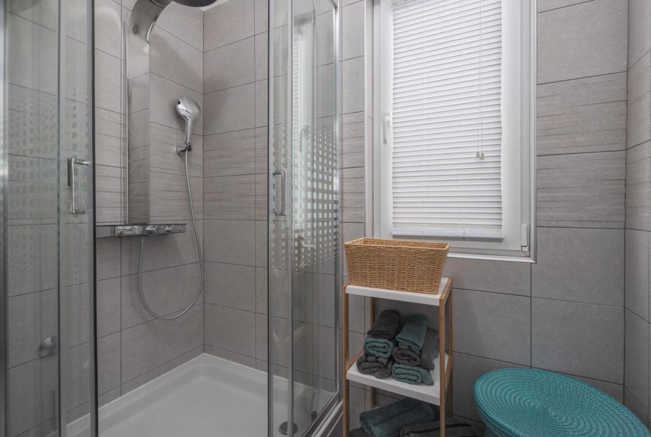 Villa Oasis With Private Pool 밀나 외부 사진